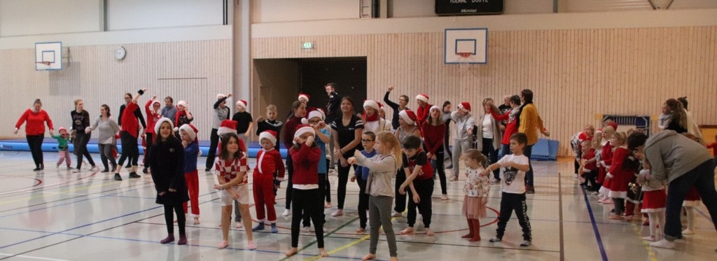 Turn-nissene skapte julestemning i Hof-Hallen!